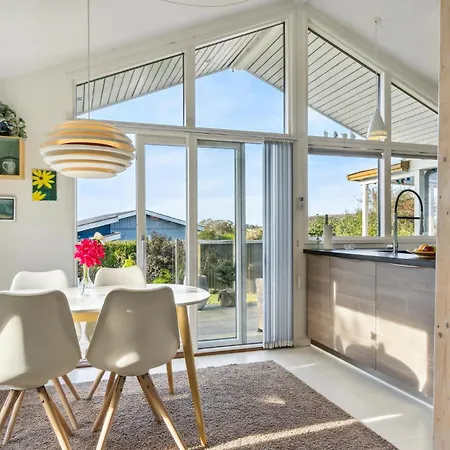 Stunning In With Kitchen Holiday home *