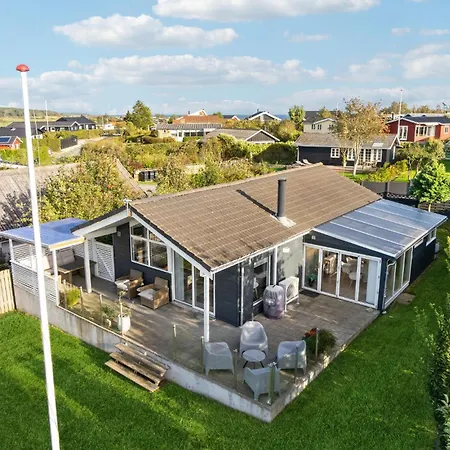 Holiday home Stunning In With Kitchen *