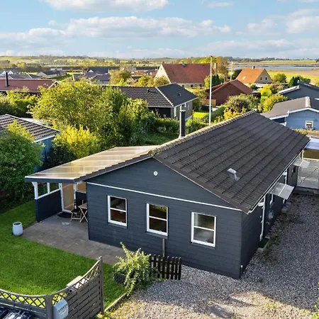 Holiday home Stunning In With Kitchen *