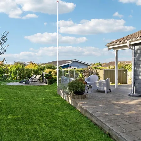 Stunning In With Kitchen Holiday home